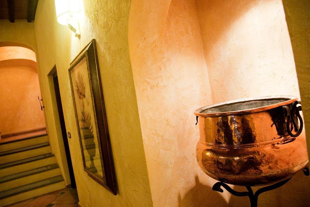Residenza Palazzo Saloni Aparthotel Montalcino Exterior foto