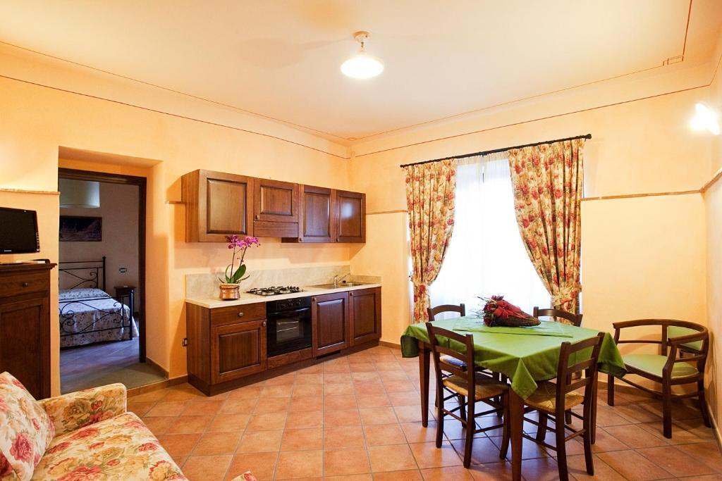 Residenza Palazzo Saloni Aparthotel Montalcino Quarto foto