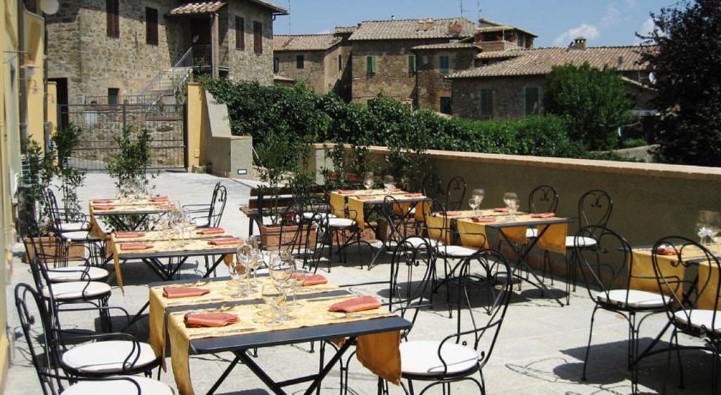 Residenza Palazzo Saloni Aparthotel Montalcino Exterior foto